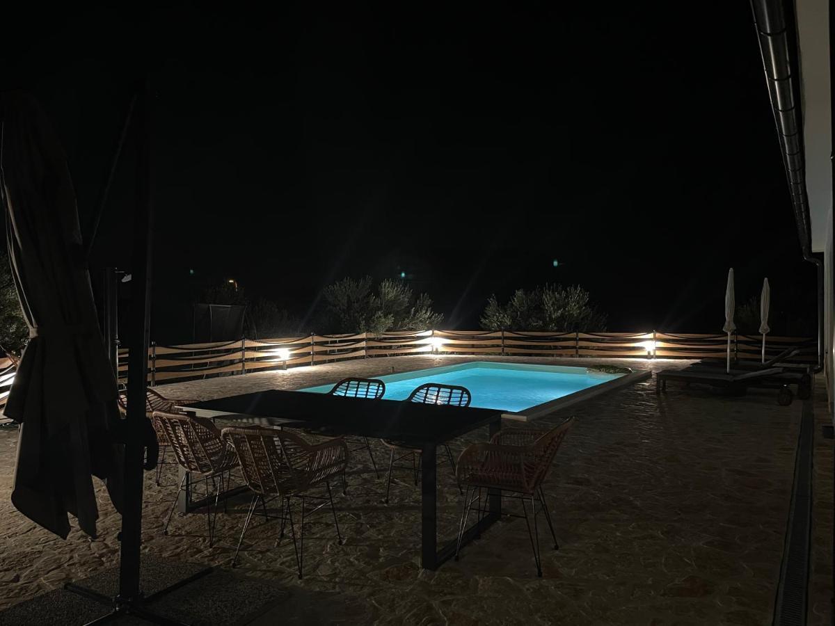 Wonderful Holiday House Bruno With Heated Pool Zadar Exterior foto