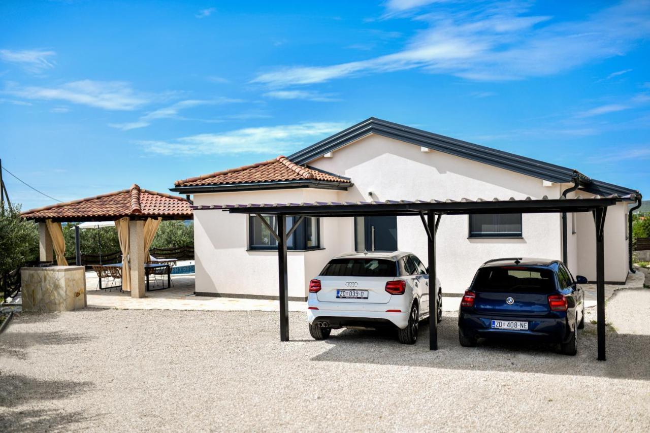 Wonderful Holiday House Bruno With Heated Pool Zadar Exterior foto