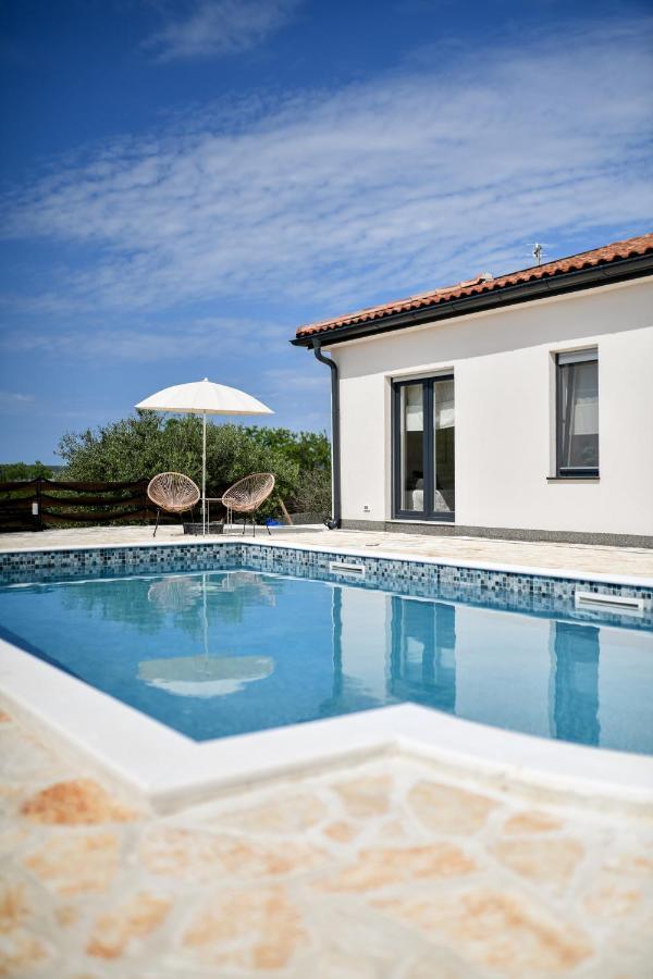 Wonderful Holiday House Bruno With Heated Pool Zadar Exterior foto